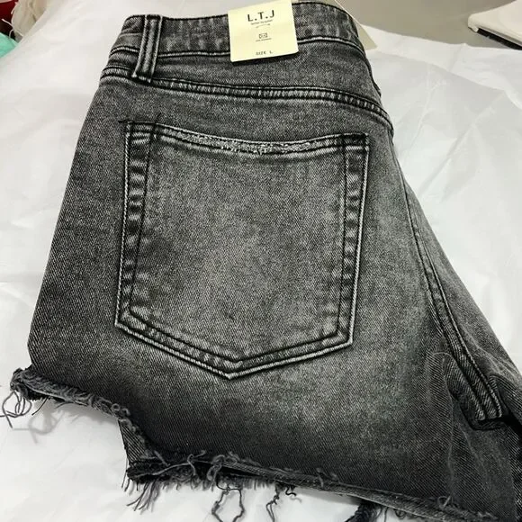 L.T.J. Letter To Juliet raw hem cutoff washed black denim jean shorts Large NWT - Picture 10 of 14